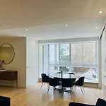 Appartment In Avenue Montaigne, Ideal For A Romantic Parisian Trip