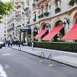 Appartment In Avenue Montaigne, Ideal For A Romantic Parisian Trip