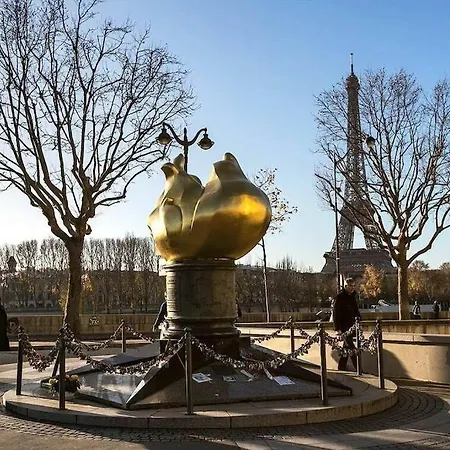 In Avenue Montaigne, Ideal For A Romantic Parisian Trip Appartamento