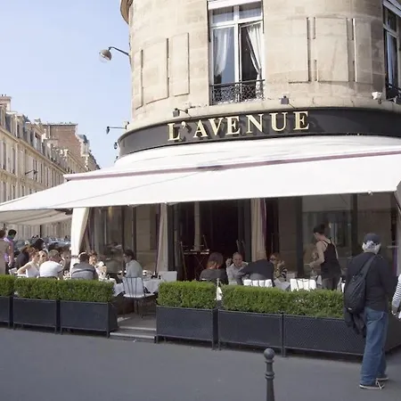 In Avenue Montaigne, Ideal For A Romantic Parisian Trip