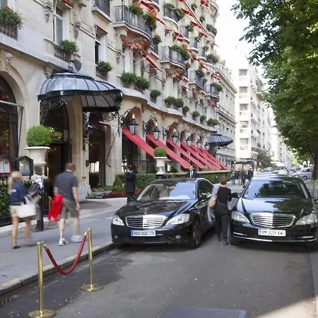 In Avenue Montaigne, Ideal For A Romantic Parisian Trip