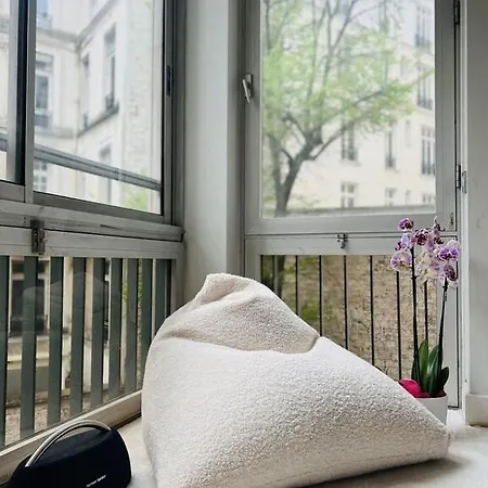 In Avenue Montaigne, Ideal For A Romantic Parisian Trip Appartamento Parigi